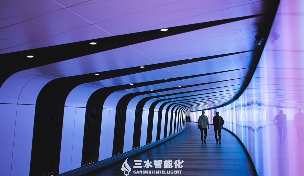 衢州以建筑節(jié)能管理為切入點 探索試點建筑碳賬戶應(yīng)用平臺(圖1) man walking through pathway.jpg